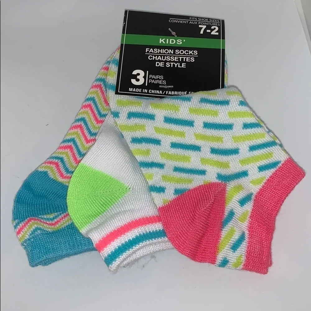 Girls Fashion Socks! Shoe Sz 7-2/3 pair per pack!